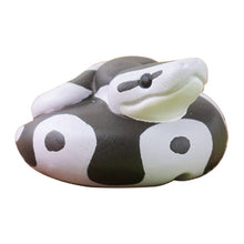 Cargar imagen en el visor de la galería, 新箱識 🌟 1月新貨🌟 行版 HUGCOT 爬蟲類 數據線裝飾 第4彈 VOL.4 充電線 保護 夾線公仔 蛇 球蟒 - 黑白