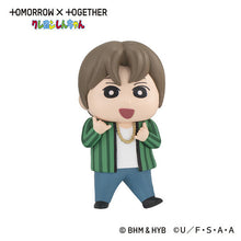 Cargar imagen en el visor de la galería, 新箱識 🌟 11月新貨🌟 現貨 行版 BANDAI 扭蛋 TOMORROWxTOGETHER x 蠟筆小新排隊系列 蠟筆小新 SOOBIN HUENINGKAI BEOMGYU YEONJUN TAEHYUN 崔然竣 崔秀彬 杋圭 休寧凱 姜太顯 一套6款