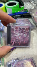 將圖片載入圖庫檢視器 新箱識 🌟10月新貨🌟 現貨 行版 BANDAI 扭蛋 hololive DEV_IS ReGLOSS 迷你CD吊飾收藏 一套6款
