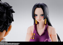 画像をギャラリービューアに読み込む, 【新箱識】【7月新貨】【現貨】BANDAI SHF S.H.Figuarts Boa Hancock -Marineford-（波雅·漢考克 -頂上決戰-） 海賊王 女帝
