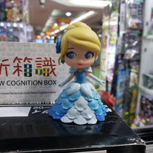 Load image into Gallery viewer, Japanese version of Tomy in the new box, Disney Princess series character ornaments gashapon Cinderella
